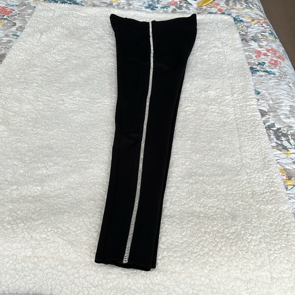 Zara High rise leggings with wide elastic waistband. it is a stretchable. - Picture 3 of 9